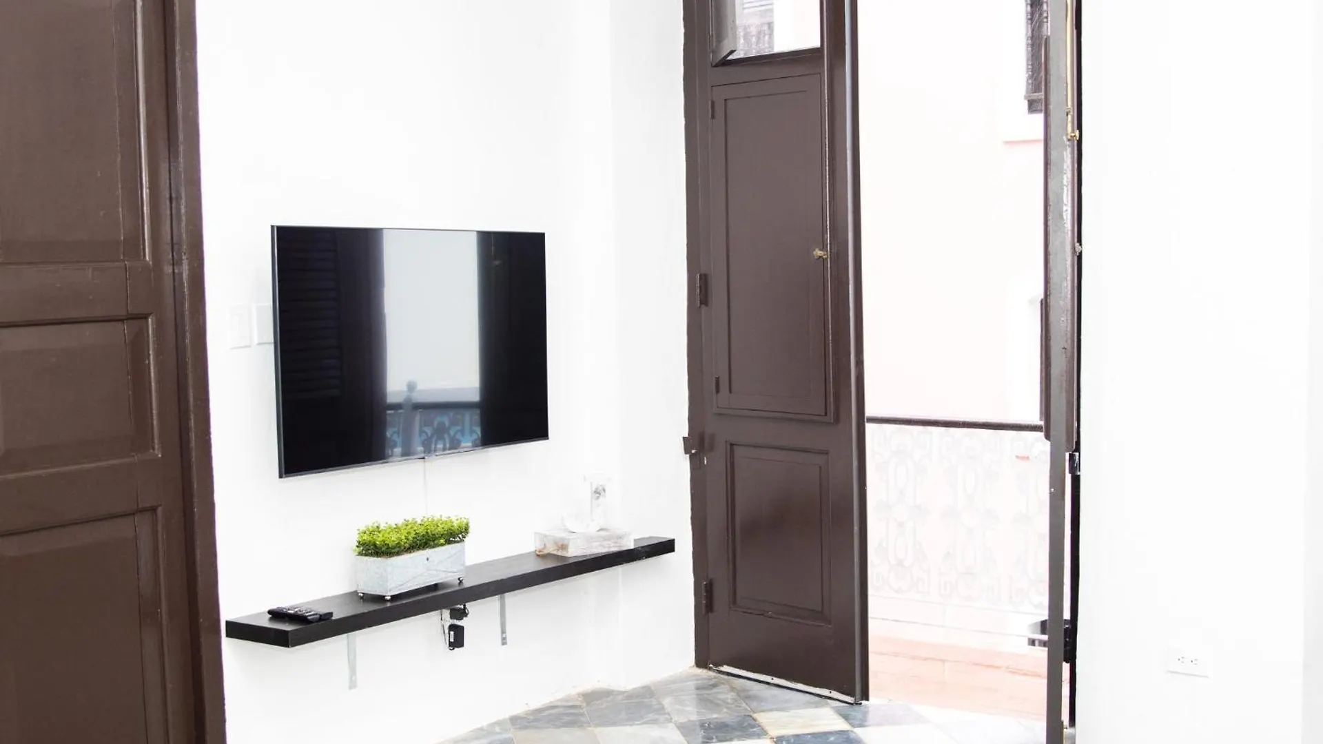 Colonial Apt With Balcony In Osj Next To San Sebastian Apt 3 산후안 0*,  푸에르토리코