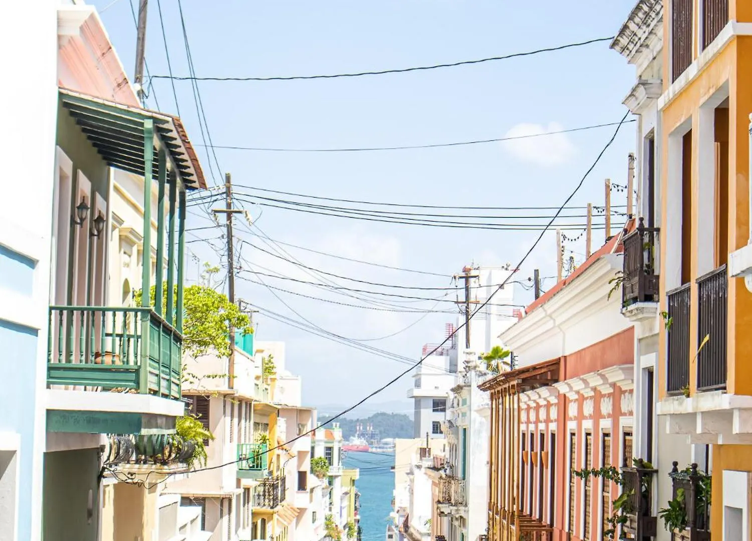 Colonial Apt With Balcony In Osj Next To San Sebastian Apt 3 산후안 아파트
